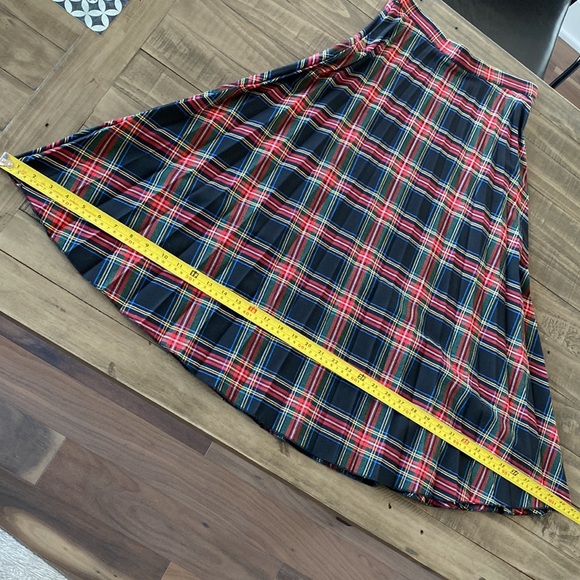 Red pleated checkered skirt - Picture 12 of 12